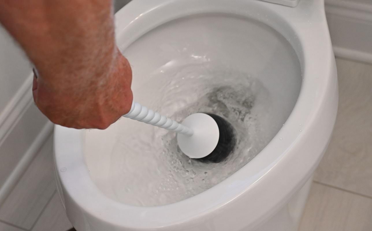 Revolutionize Bathroom Cleaning with Effortless Power! }}